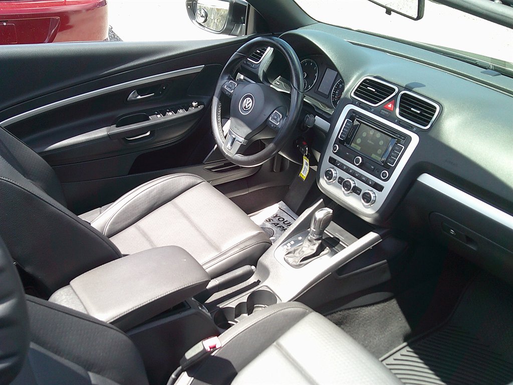 2014 Volkswagen Eos - $8,800