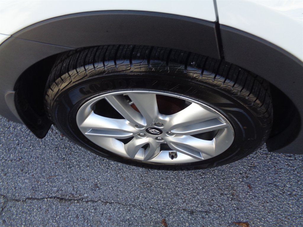 2016 Hyundai Santa Fe Sport - $10,950