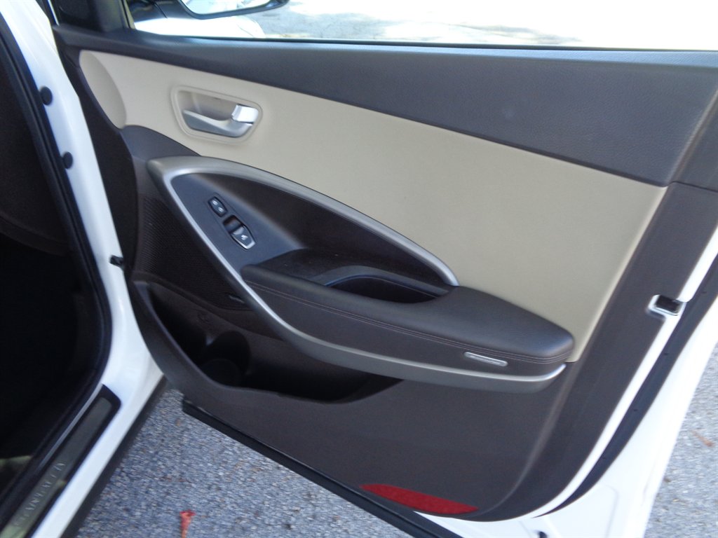 2016 Hyundai Santa Fe Sport - $10,950