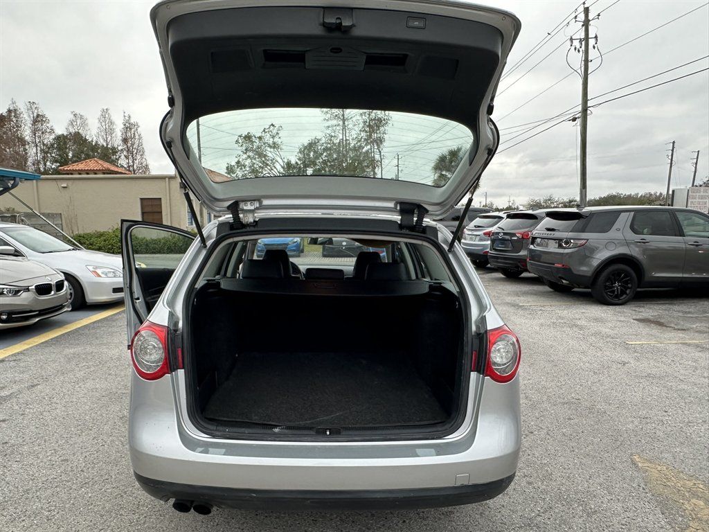 2010 Volkswagen Passat Komfort PZEV photo