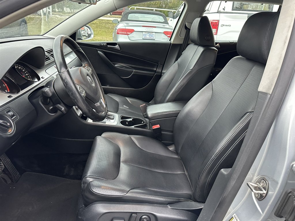 2010 Volkswagen Passat Komfort PZEV photo