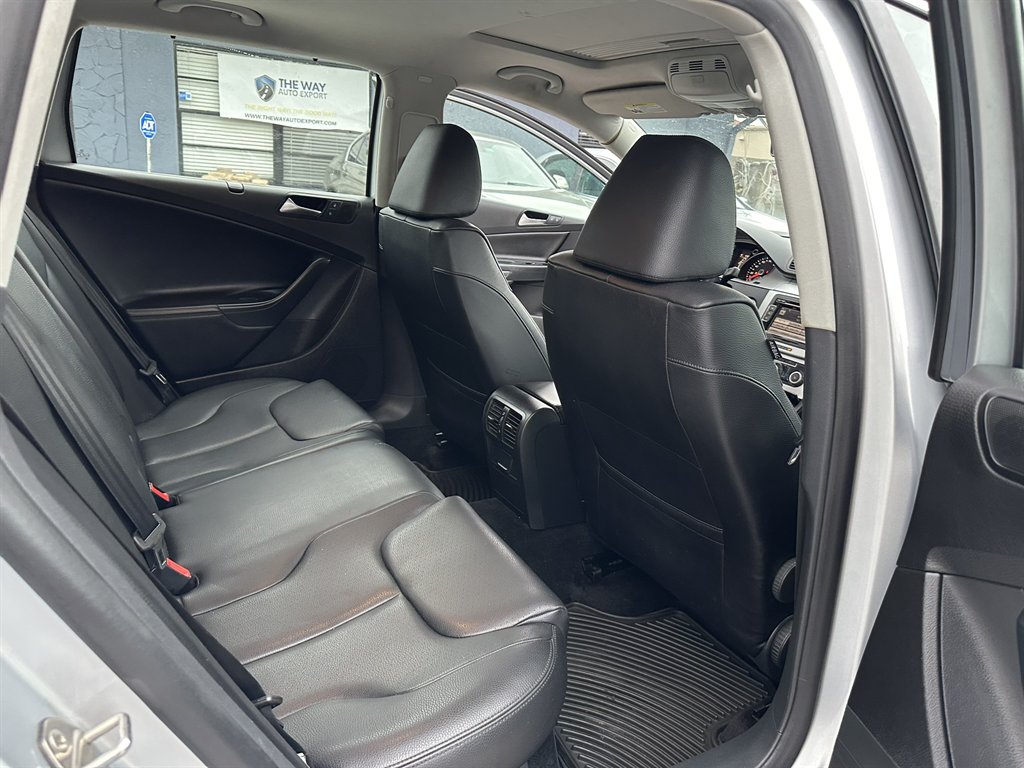 2010 Volkswagen Passat Komfort PZEV photo