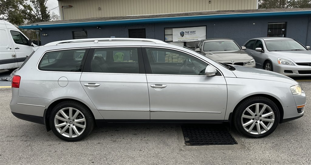 2010 Volkswagen Passat Komfort PZEV photo