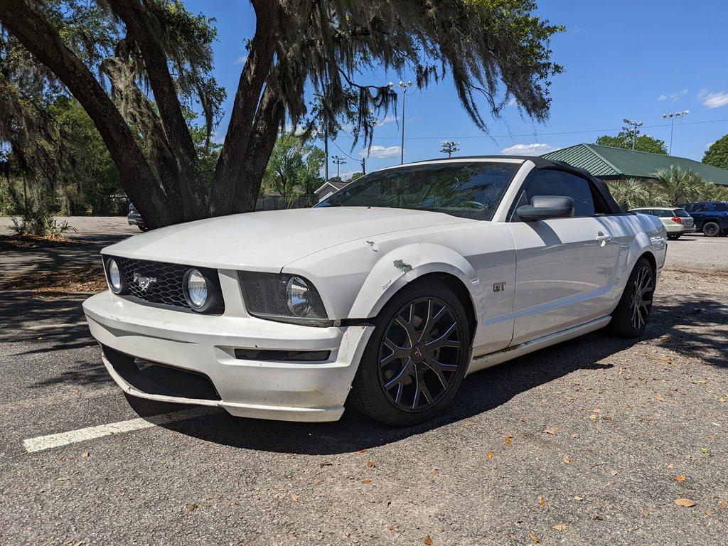 2006 Ford Mustang GT Deluxe photo