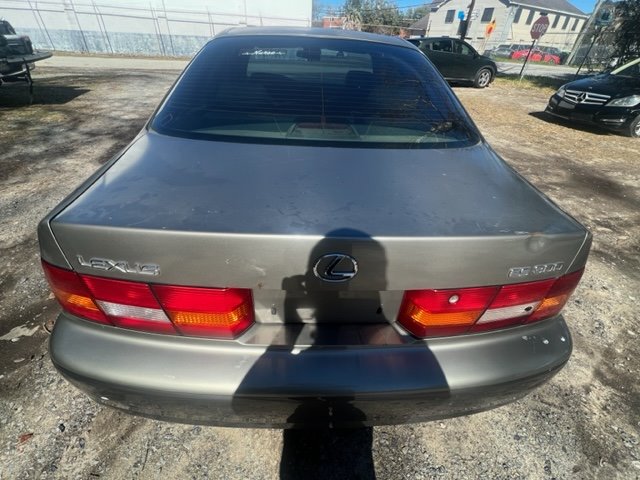 1999 LEXUS ES Sedan - $1,995