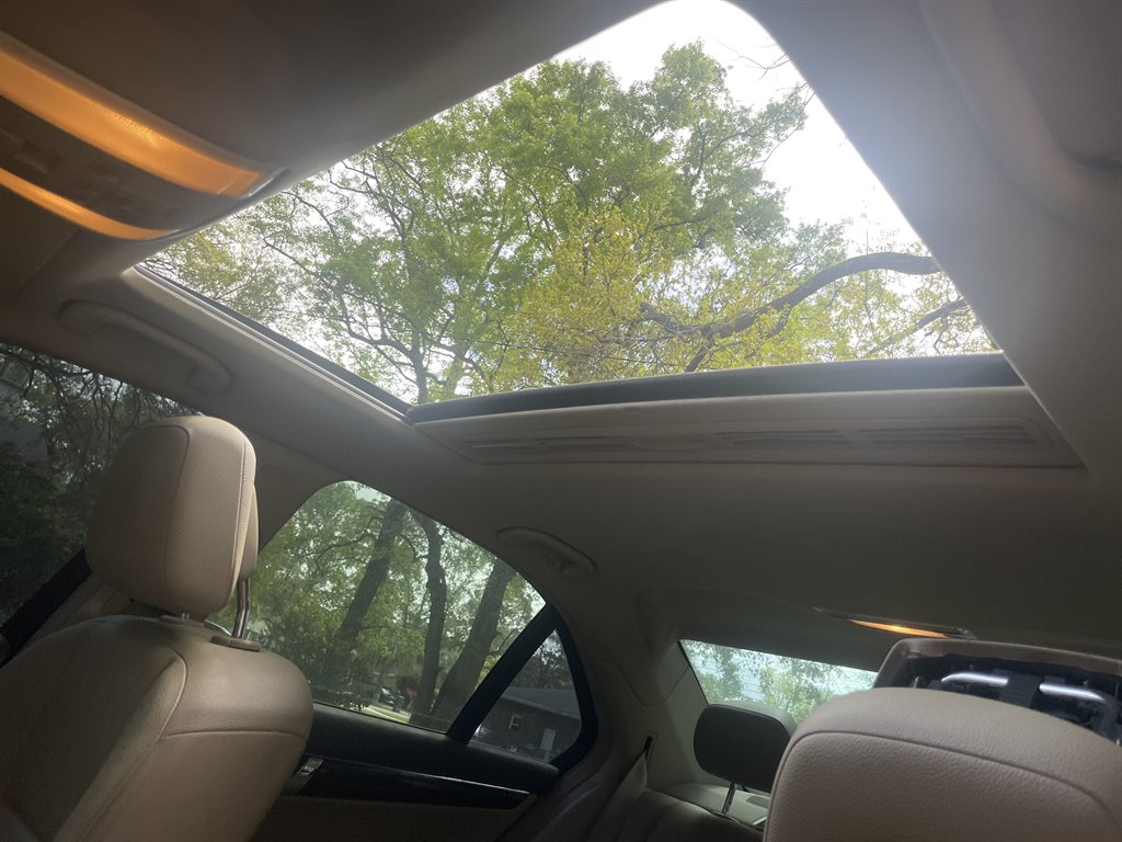 2011 Mercedes-Benz C-Class C300 Luxury photo