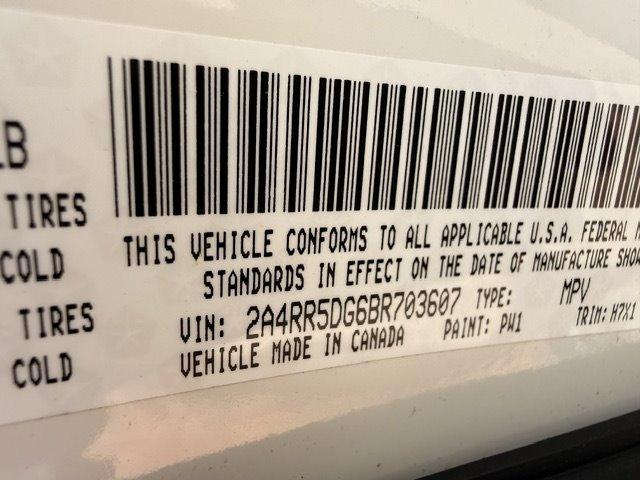 2011 Chrysler Town And Country - $3,495