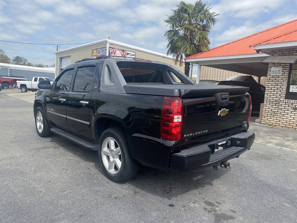 2009 Chevrolet Avalanche LTZ photo