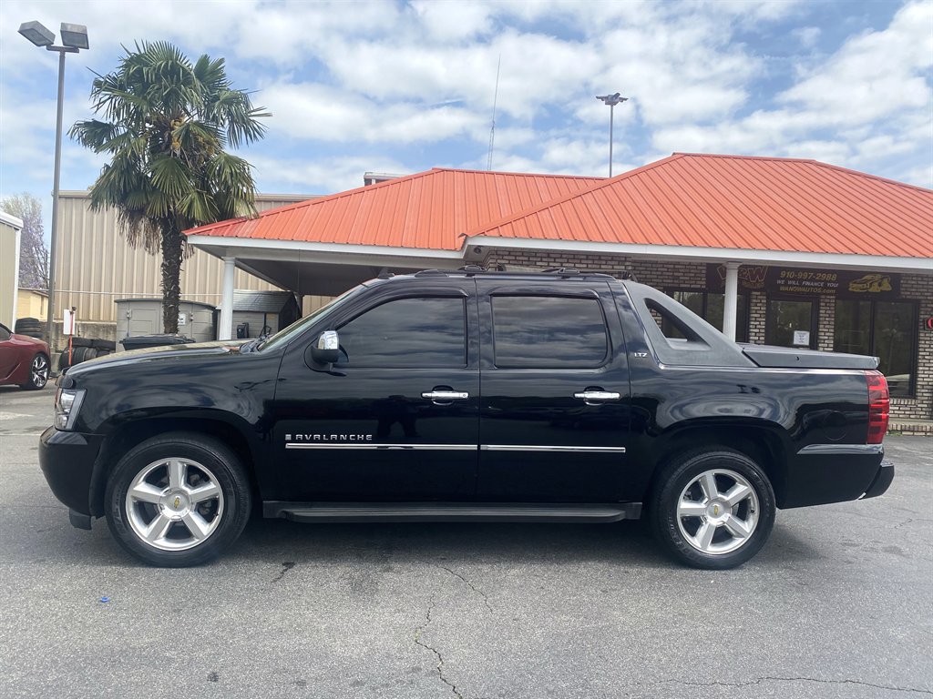 2009 Chevrolet Avalanche LTZ photo