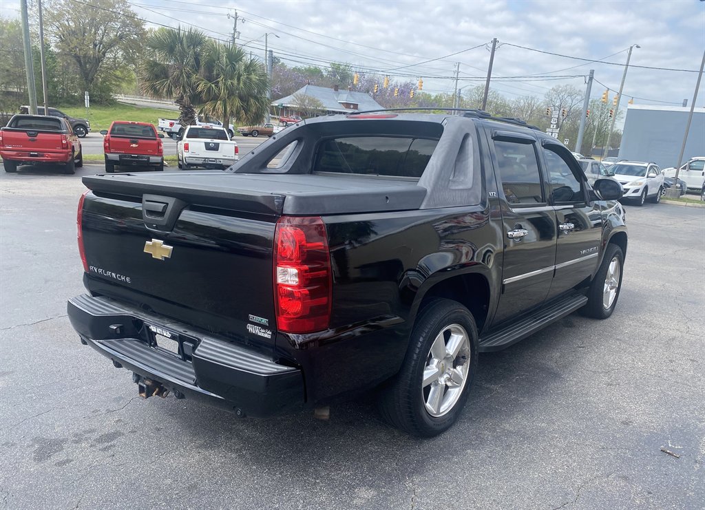2009 Chevrolet Avalanche LTZ photo