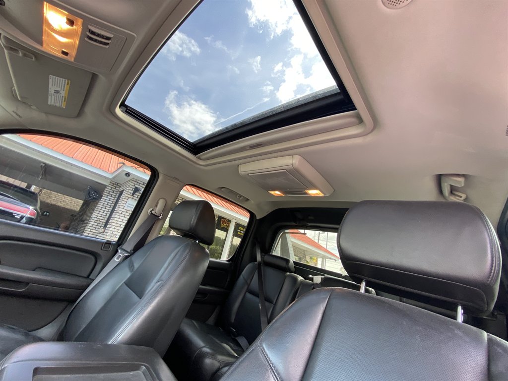 2009 Chevrolet Avalanche LTZ photo