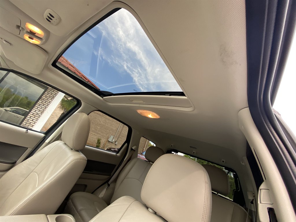 2010 Mercury Mariner Premier V6 photo