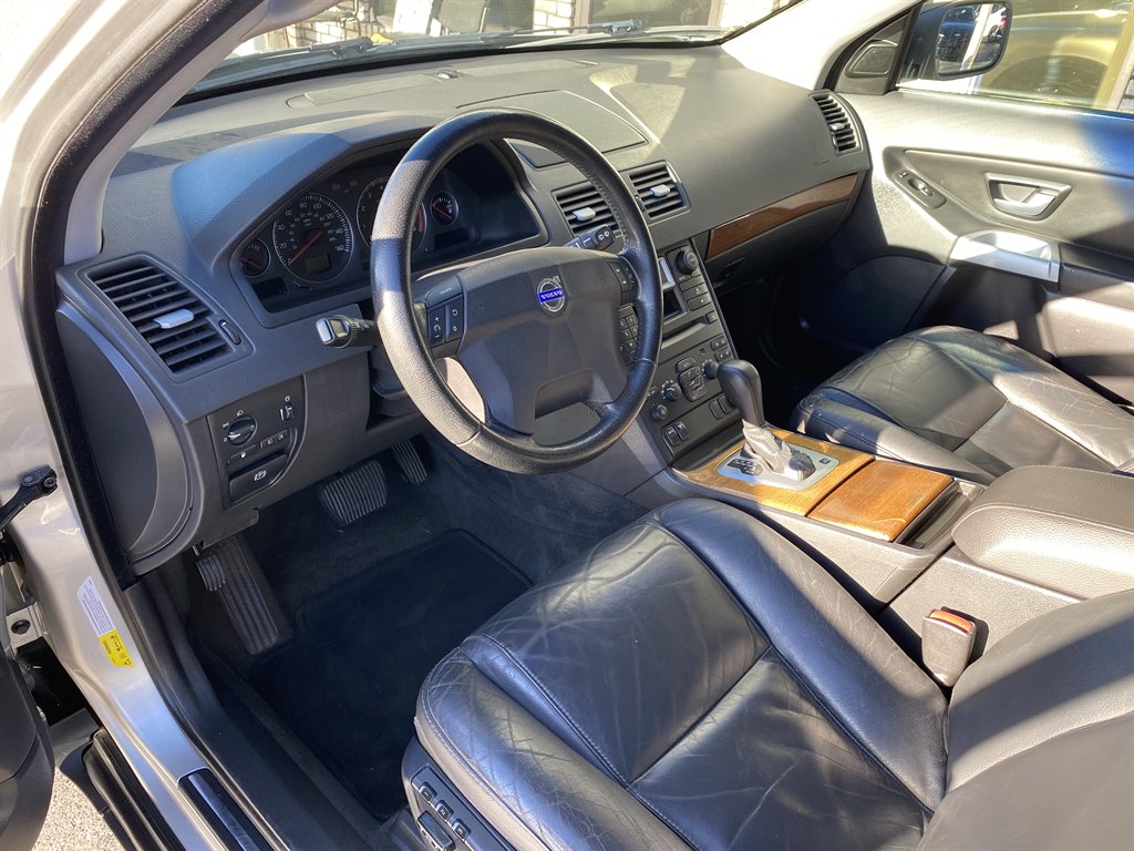 2006 Volvo XC90 - $8,695