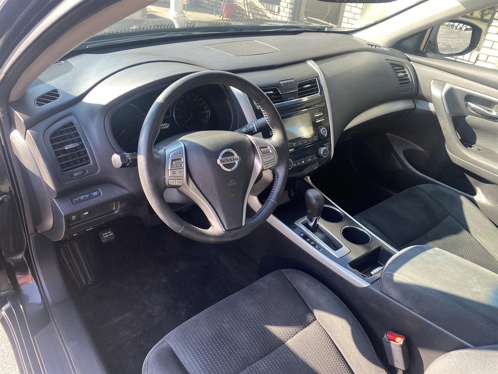 2015 Nissan Altima - $9,995
