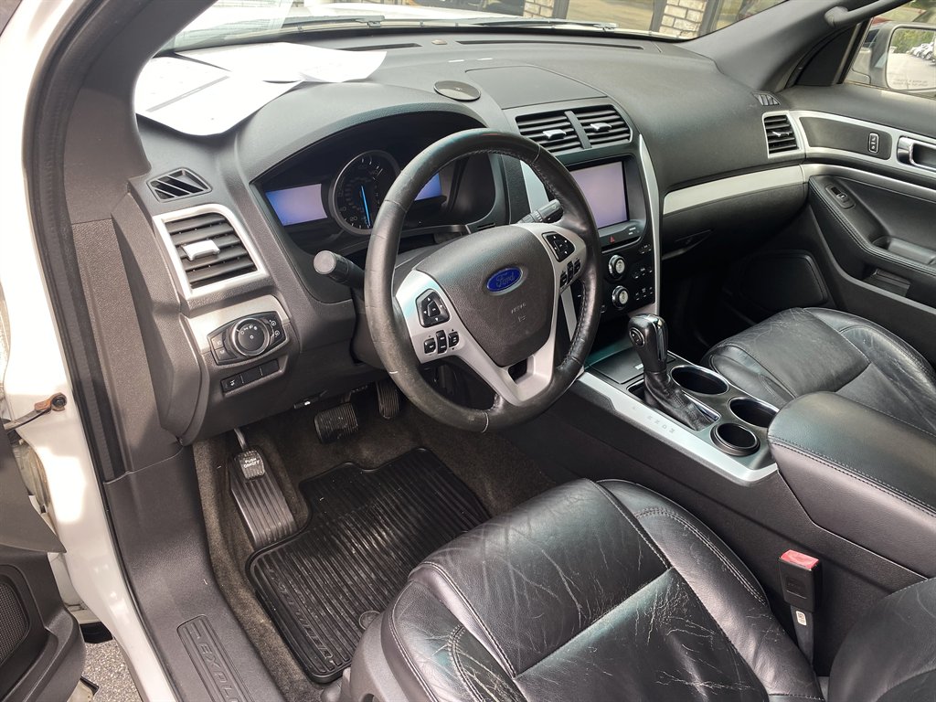 2013 Ford Explorer - $10,500