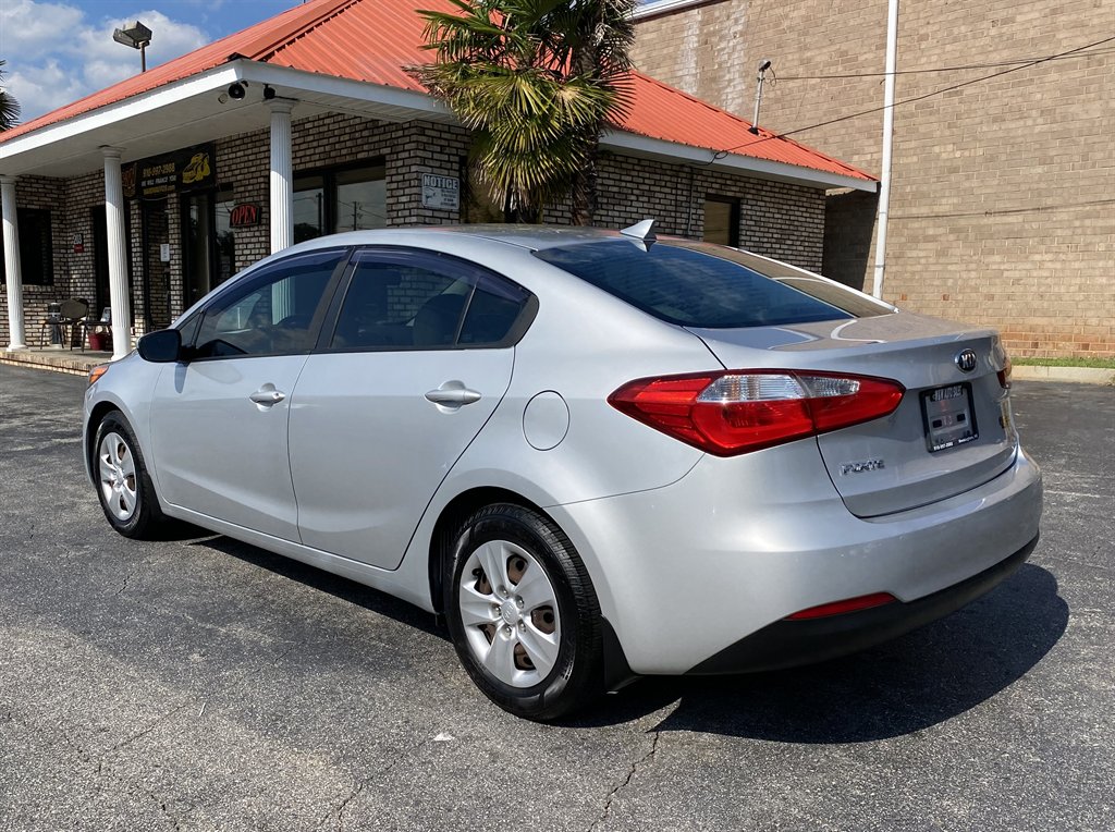 2016 Kia Forte - $8,695