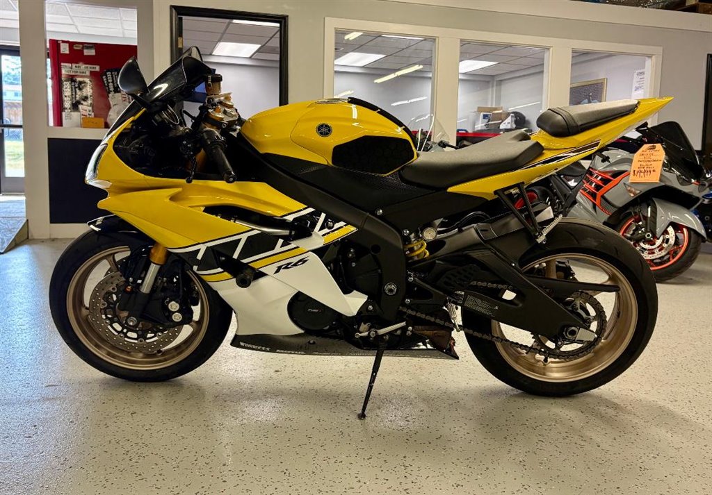 2016 Yamaha Yzf-r6 - $10,999