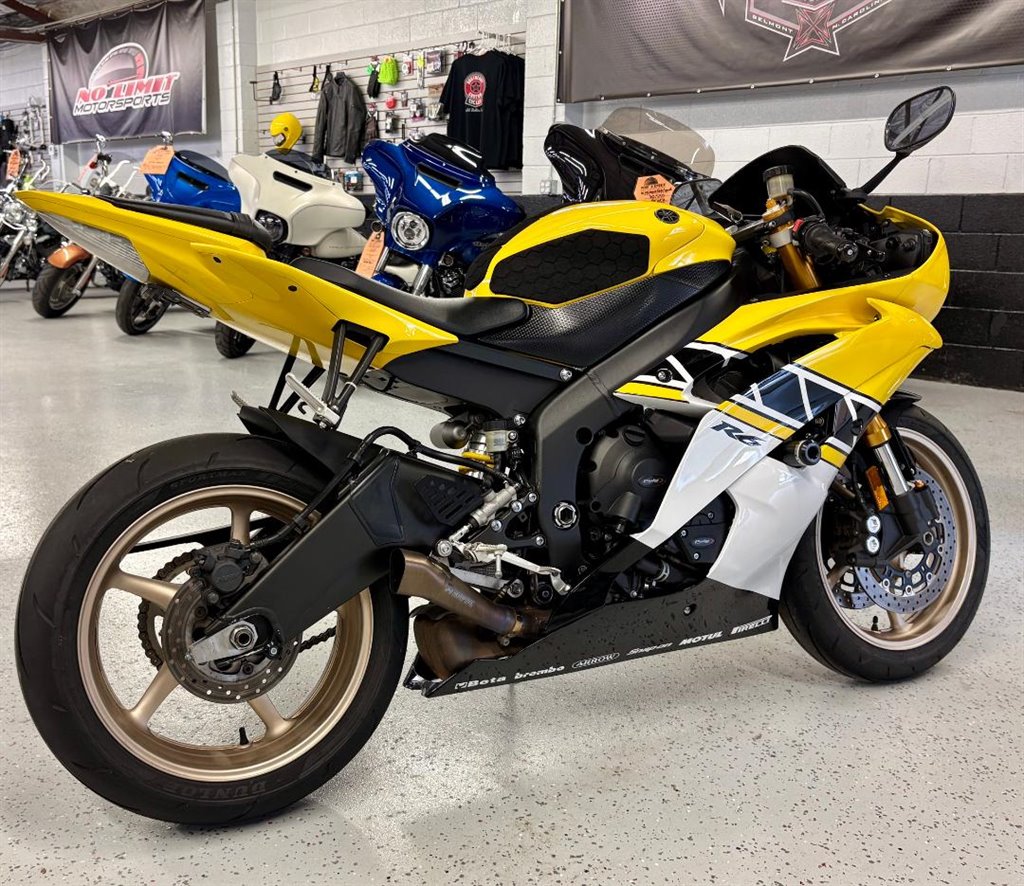 2016 Yamaha Yzf-r6 - $10,999