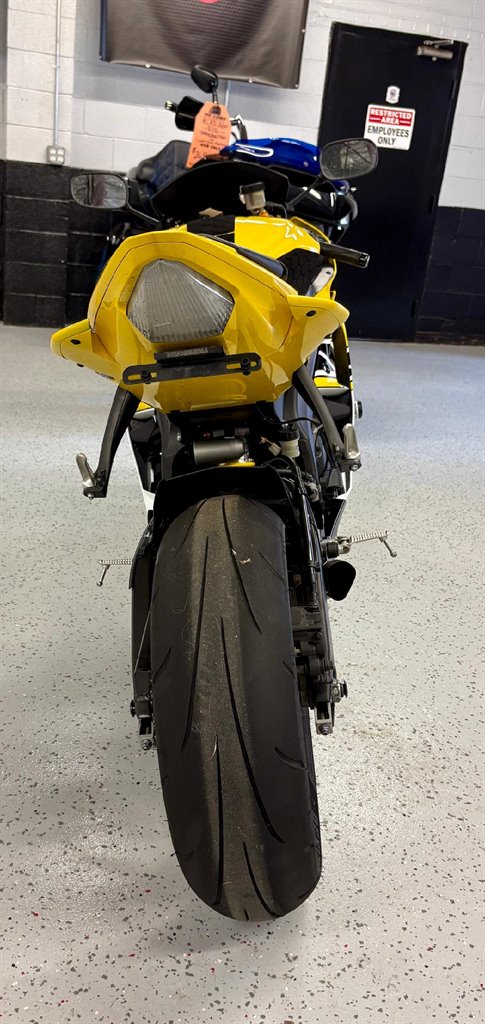 2016 Yamaha Yzf-r6 - $10,999