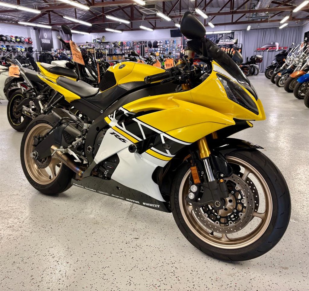 2016 Yamaha Yzf-r6 - $10,999
