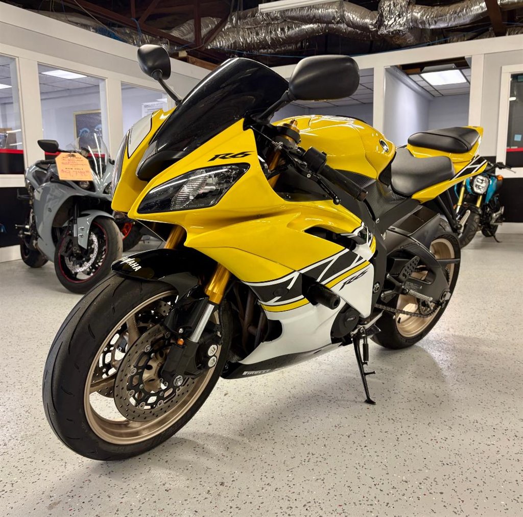 2016 Yamaha Yzf-r6 - $10,999