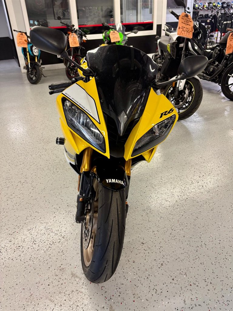 2016 Yamaha Yzf-r6 - $10,999