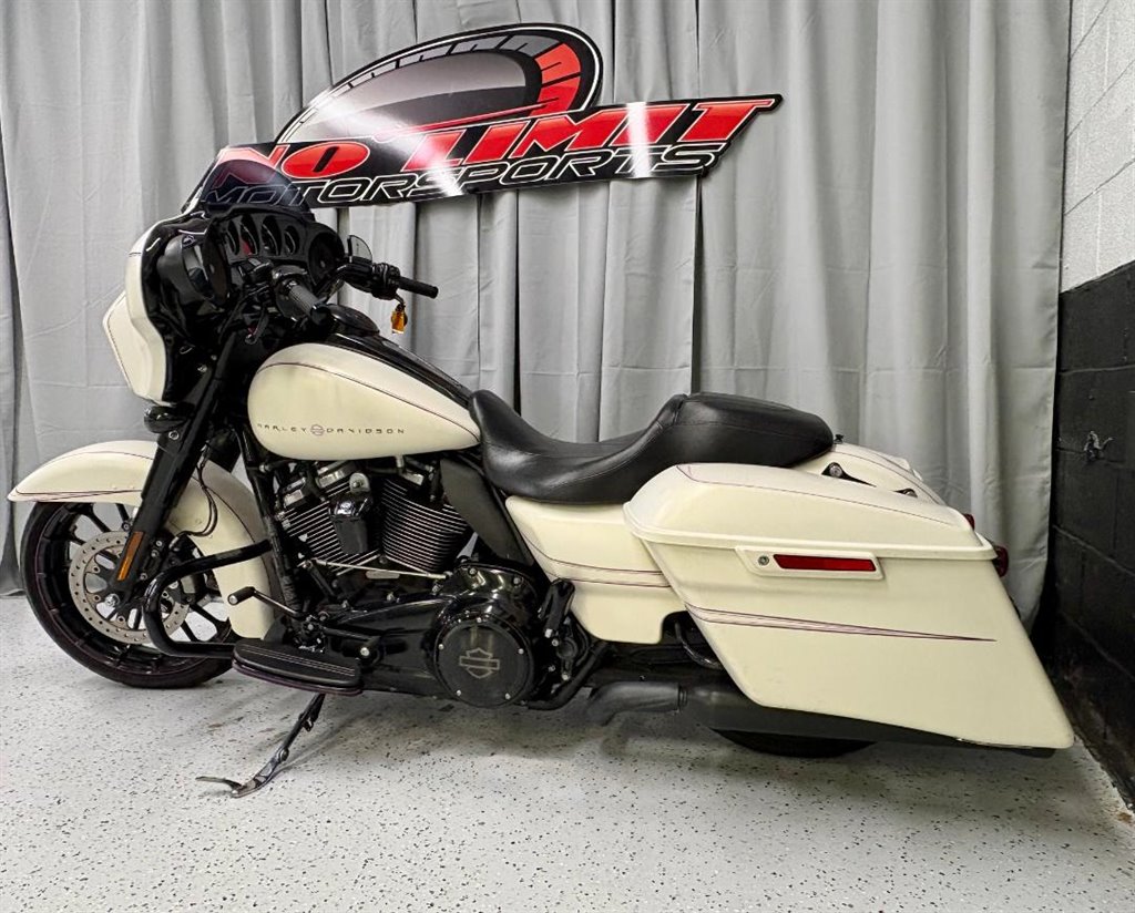 2018 Harley-davidson Street Glide Special - $18,999