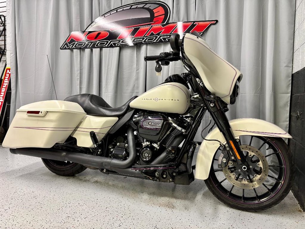 2018 Harley-davidson Street Glide Special - $18,999