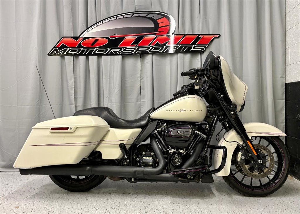 2018 Harley-davidson Street Glide Special - $18,999
