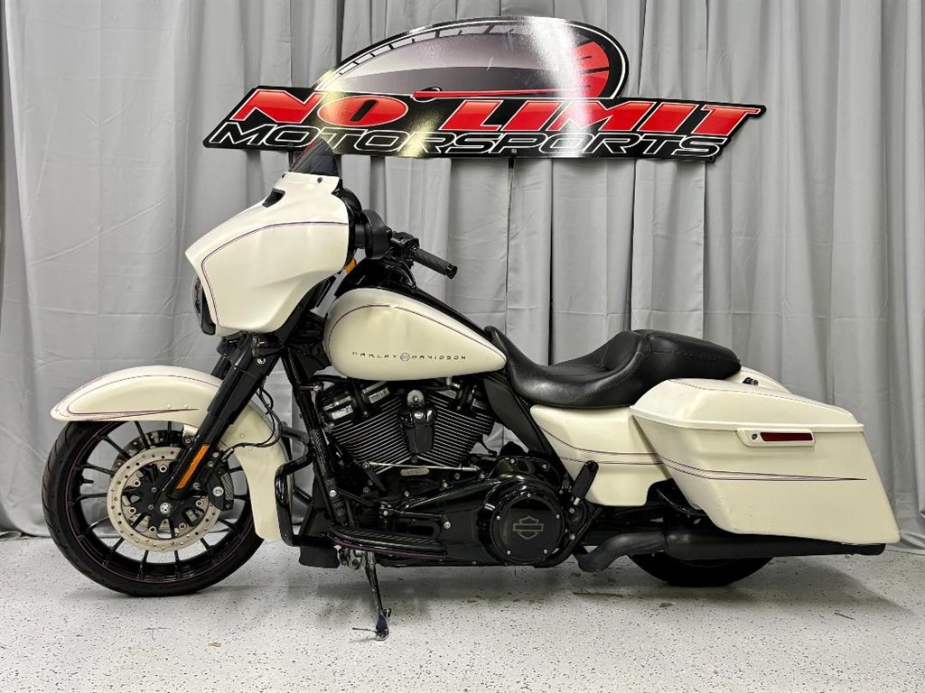 2018 Harley-davidson Street Glide Special - $18,999
