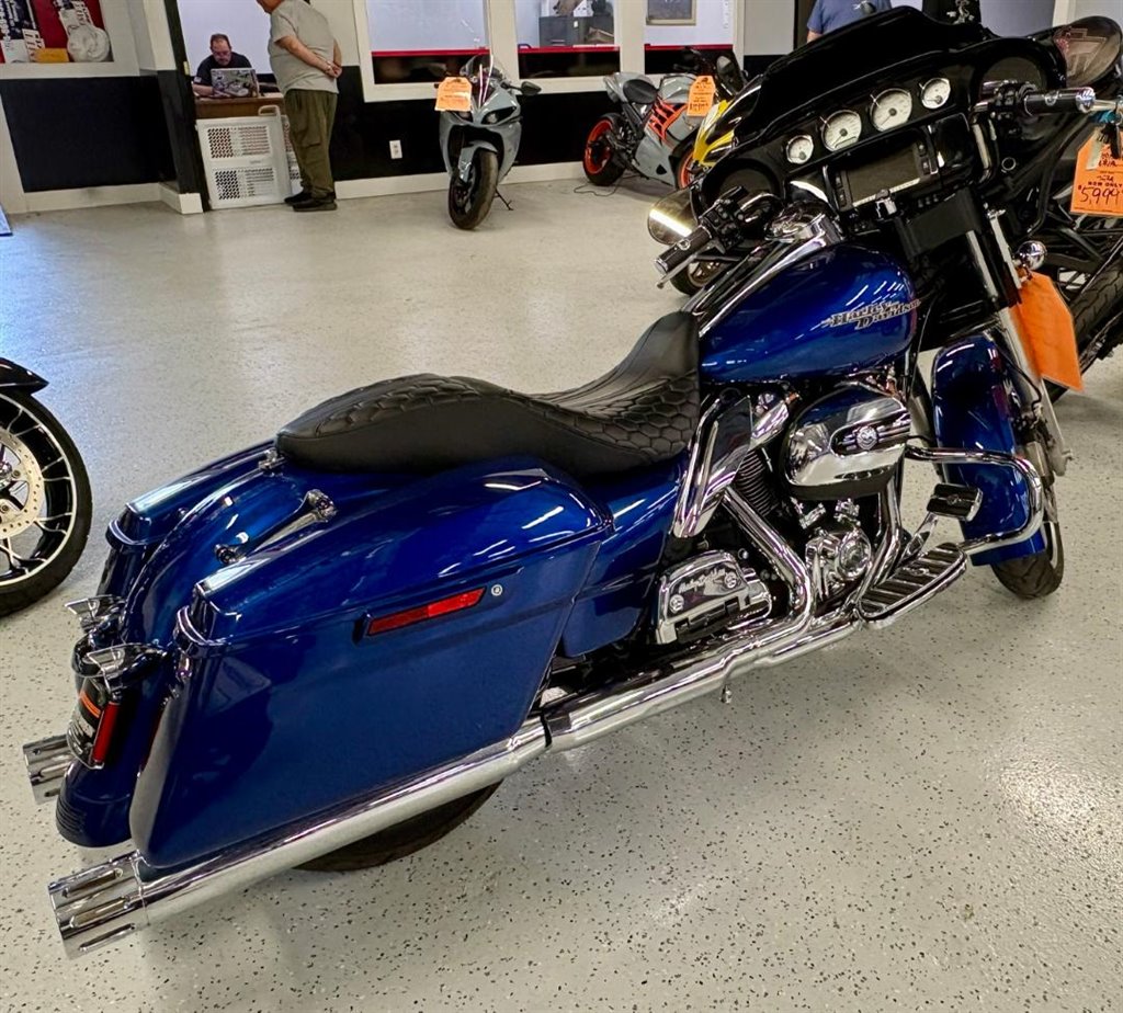 2017 Harley-Davidson FLHRXS Road King Special - $17,499