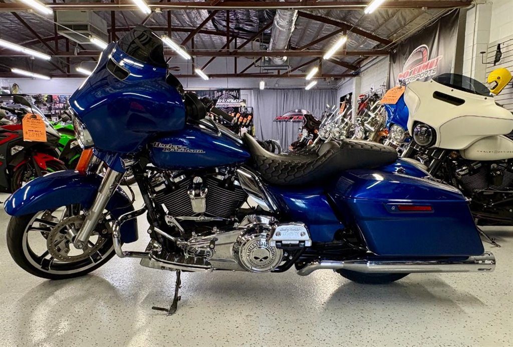 2017 Harley-Davidson FLHRXS Road King Special - $17,499