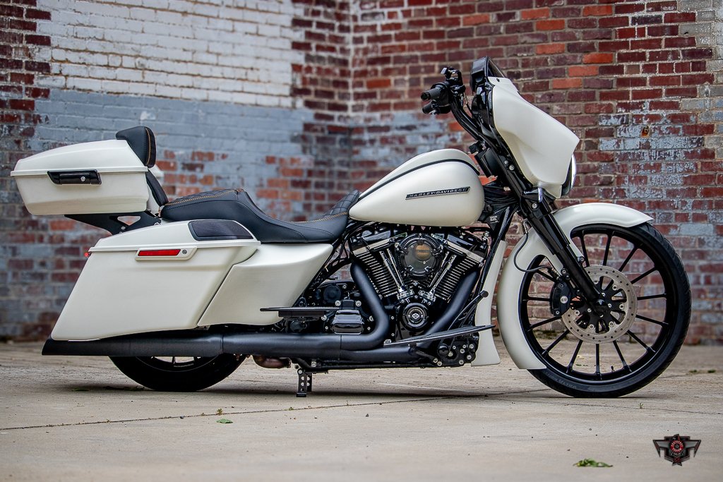 2018 Harley-davidson Street Glide Special - $33,777