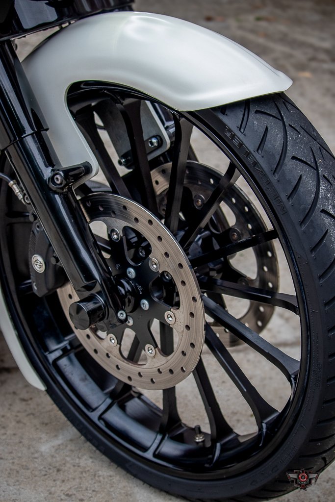 2018 Harley-davidson Street Glide Special - $33,777