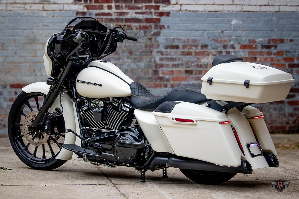 2018 Harley-davidson Street Glide Special - $33,777