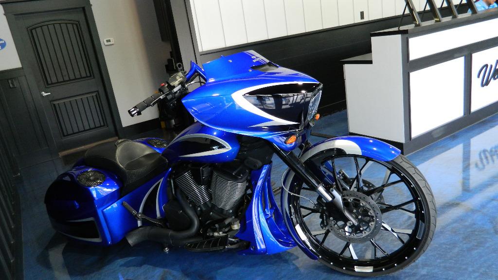 victory cross country magnum