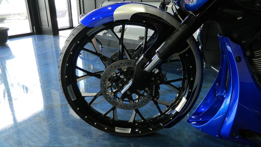 victory cross country magnum