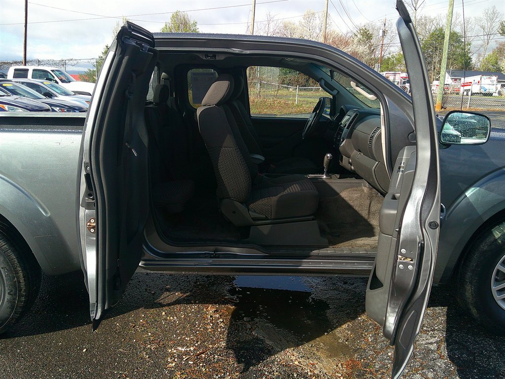 2016 Nissan Frontier SV photo