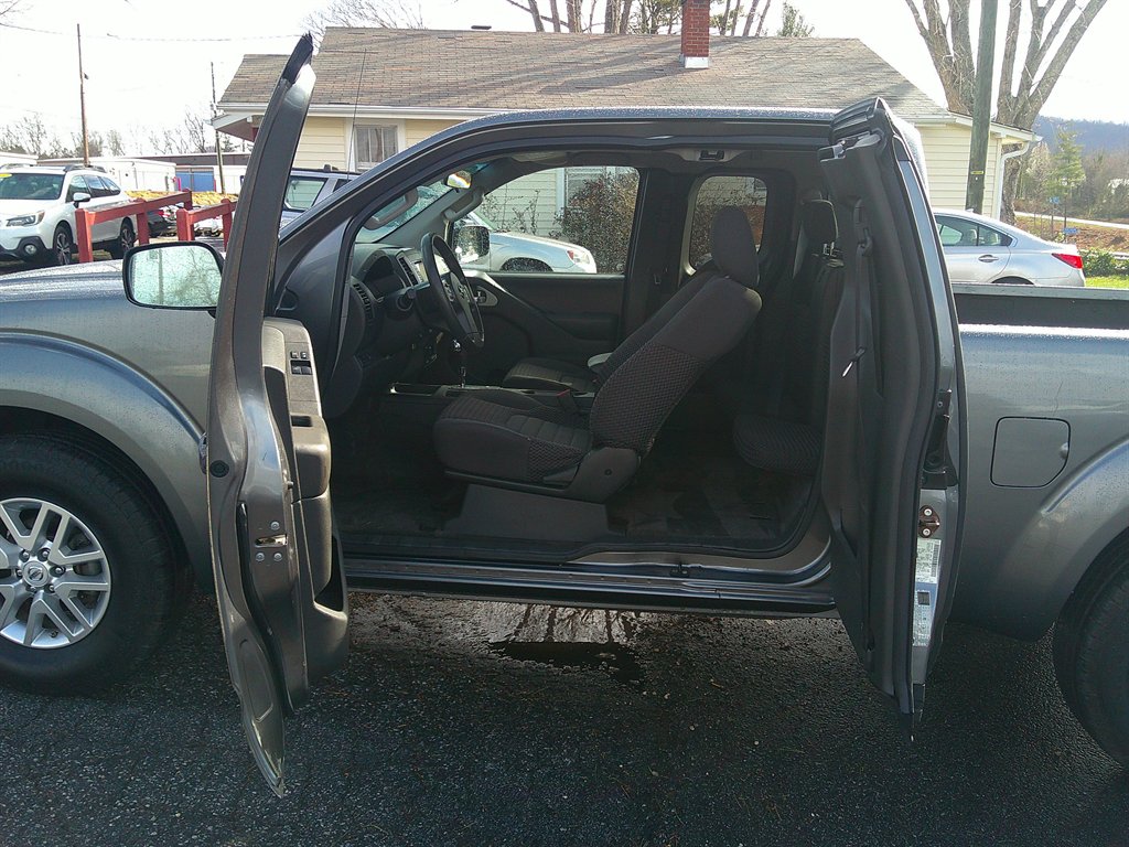 2016 Nissan Frontier SV photo
