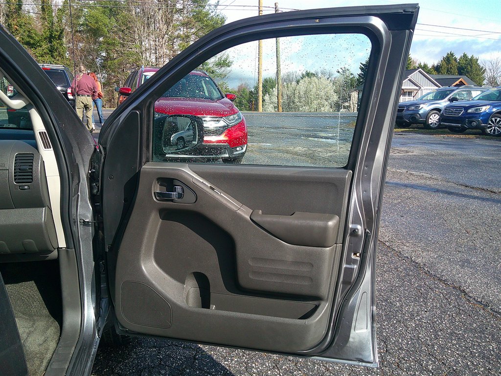 2016 Nissan Frontier SV photo