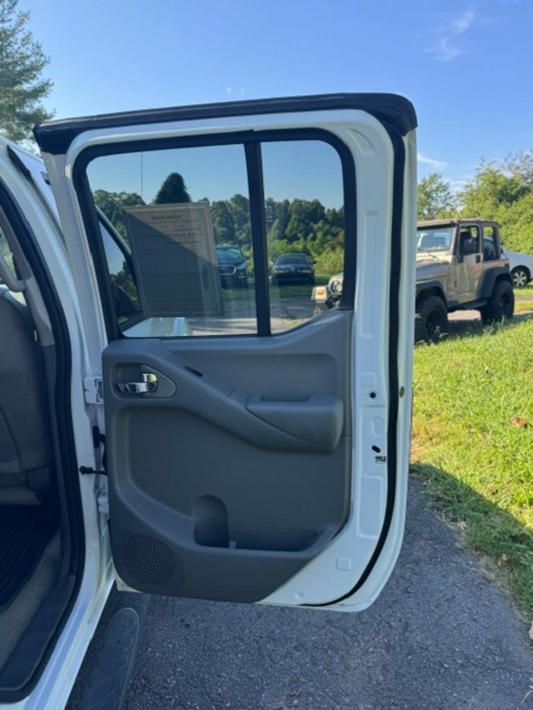 2016 Nissan Frontier - $14,999
