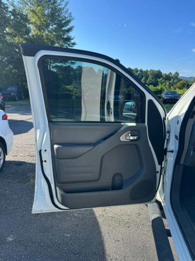 2016 Nissan Frontier - $14,999