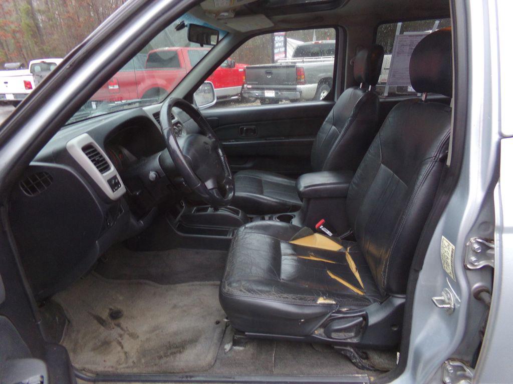 2001 Nissan Frontier SE photo