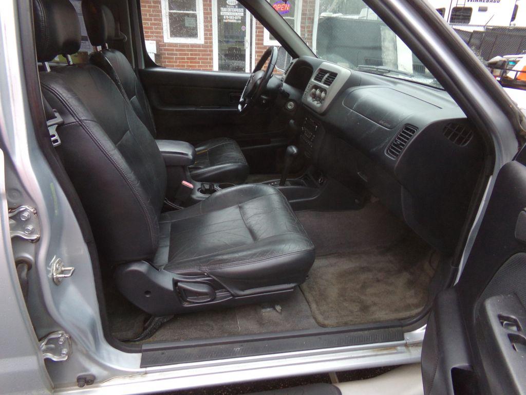 2001 Nissan Frontier SE photo