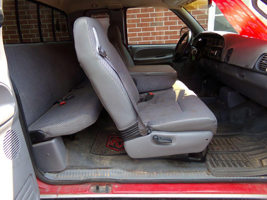 2001 Dodge RAM 1500 4X4 EXTENDED CAB FOUR WHEEL DRIVE one owner - $4,200