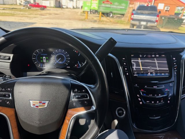 2017 Cadillac Escalade Luxury photo