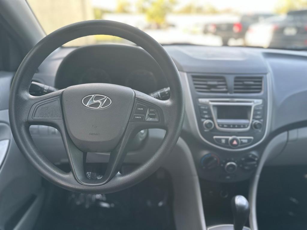 2017 Hyundai Accent SE photo