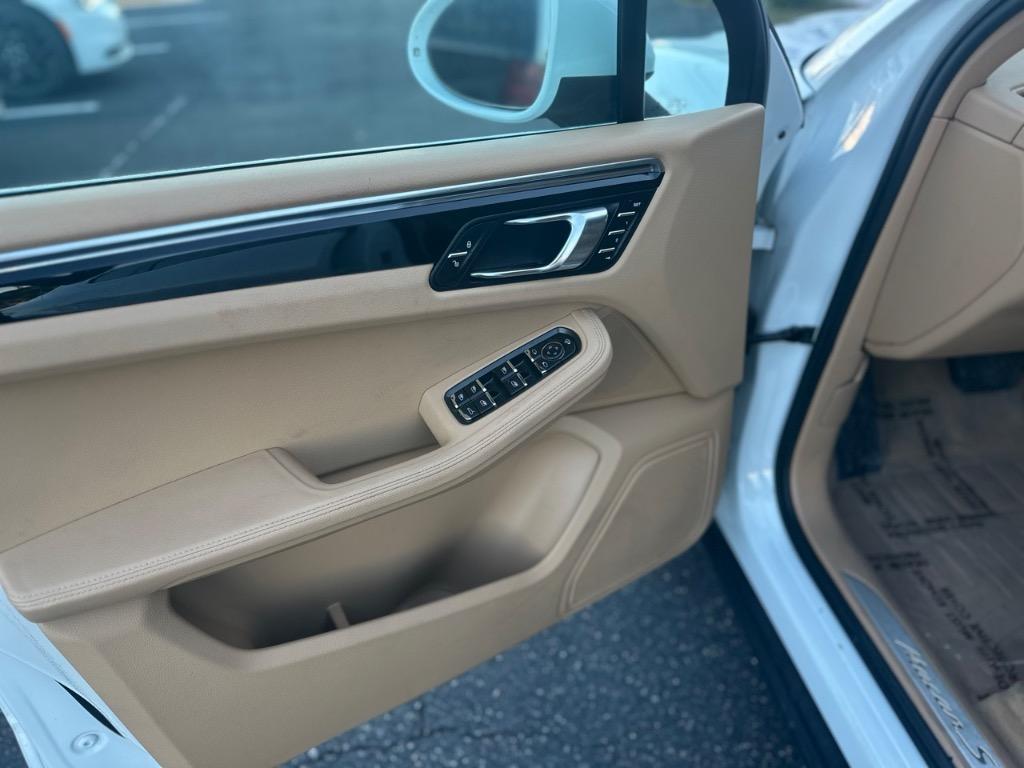 2015 Porsche Macan S photo