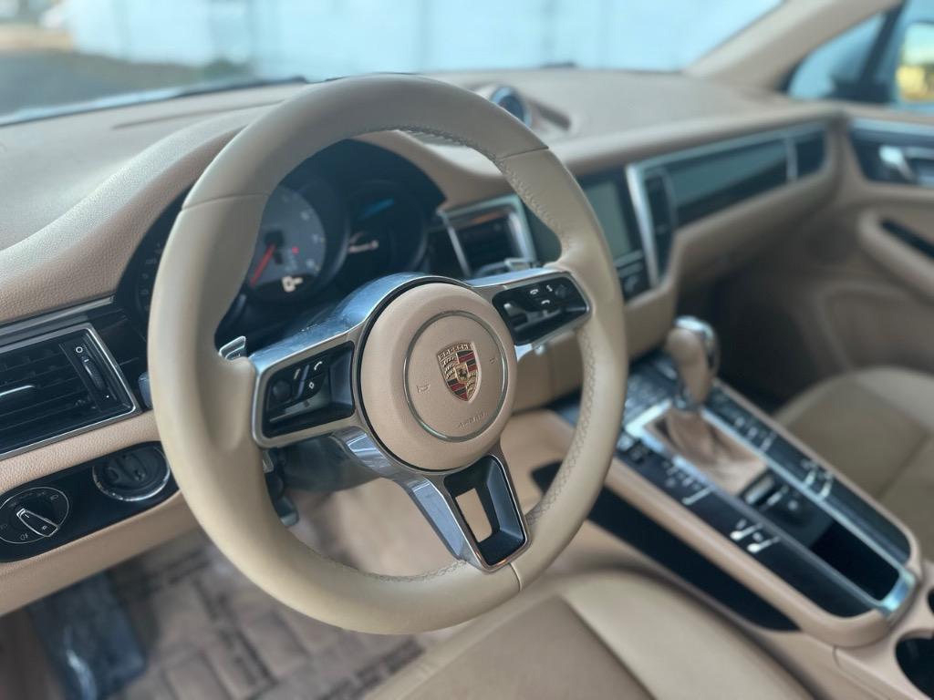 2015 Porsche Macan S photo