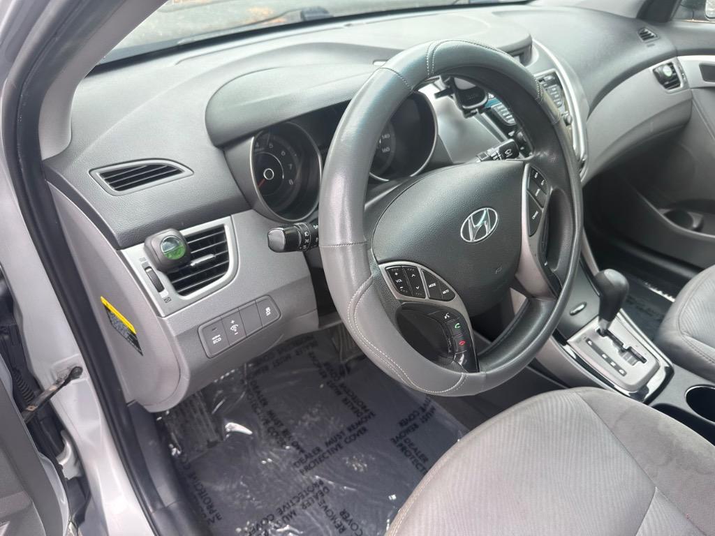 2013 Hyundai Elantra GLS photo